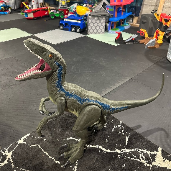 Jurassic World Raptor - Picture 2 of 6